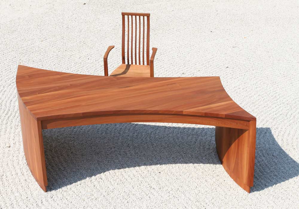 Table et chaise de bureau