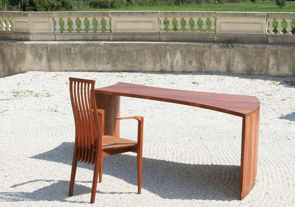 Table et chaise de bureau